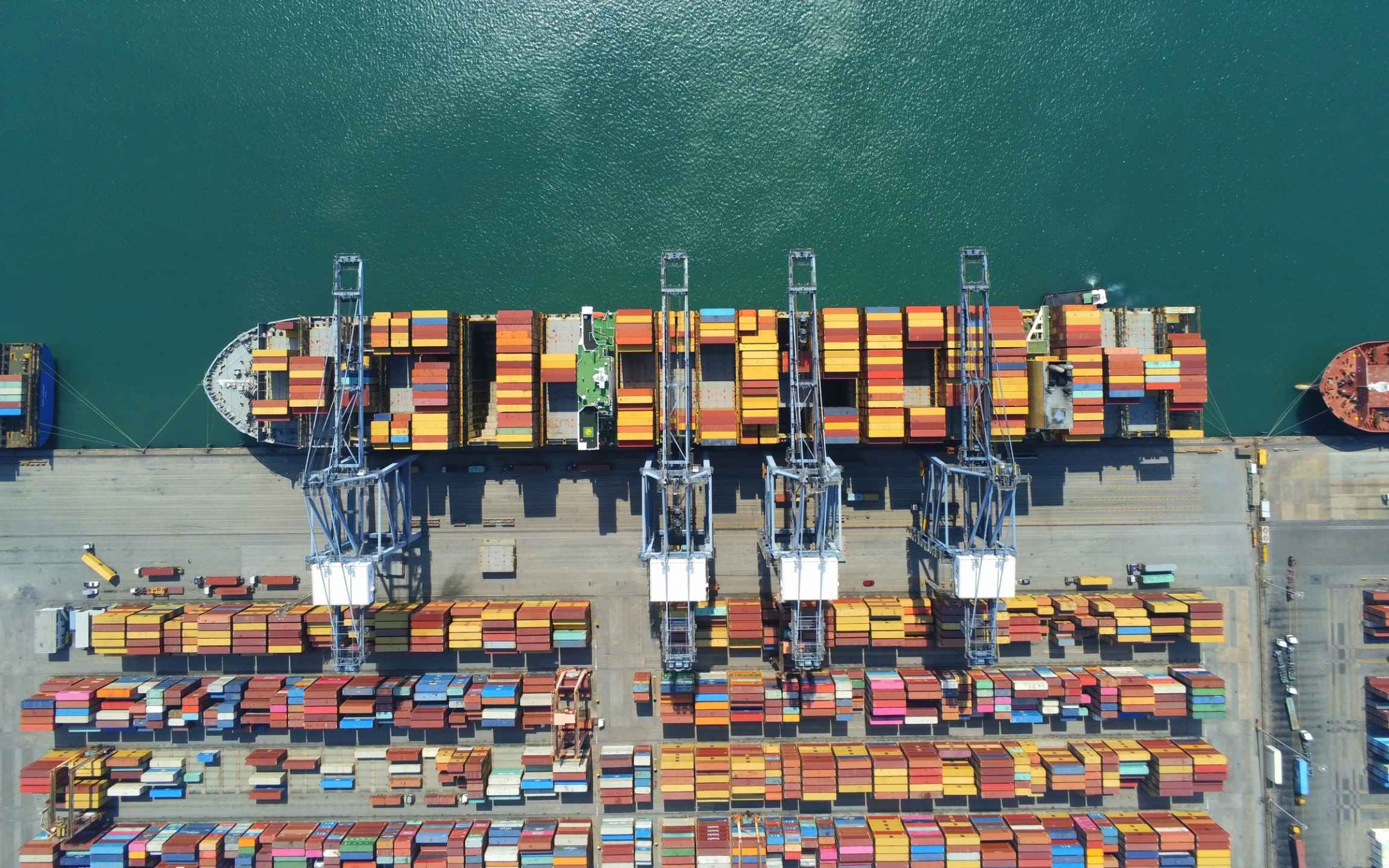 International container shipping terminal